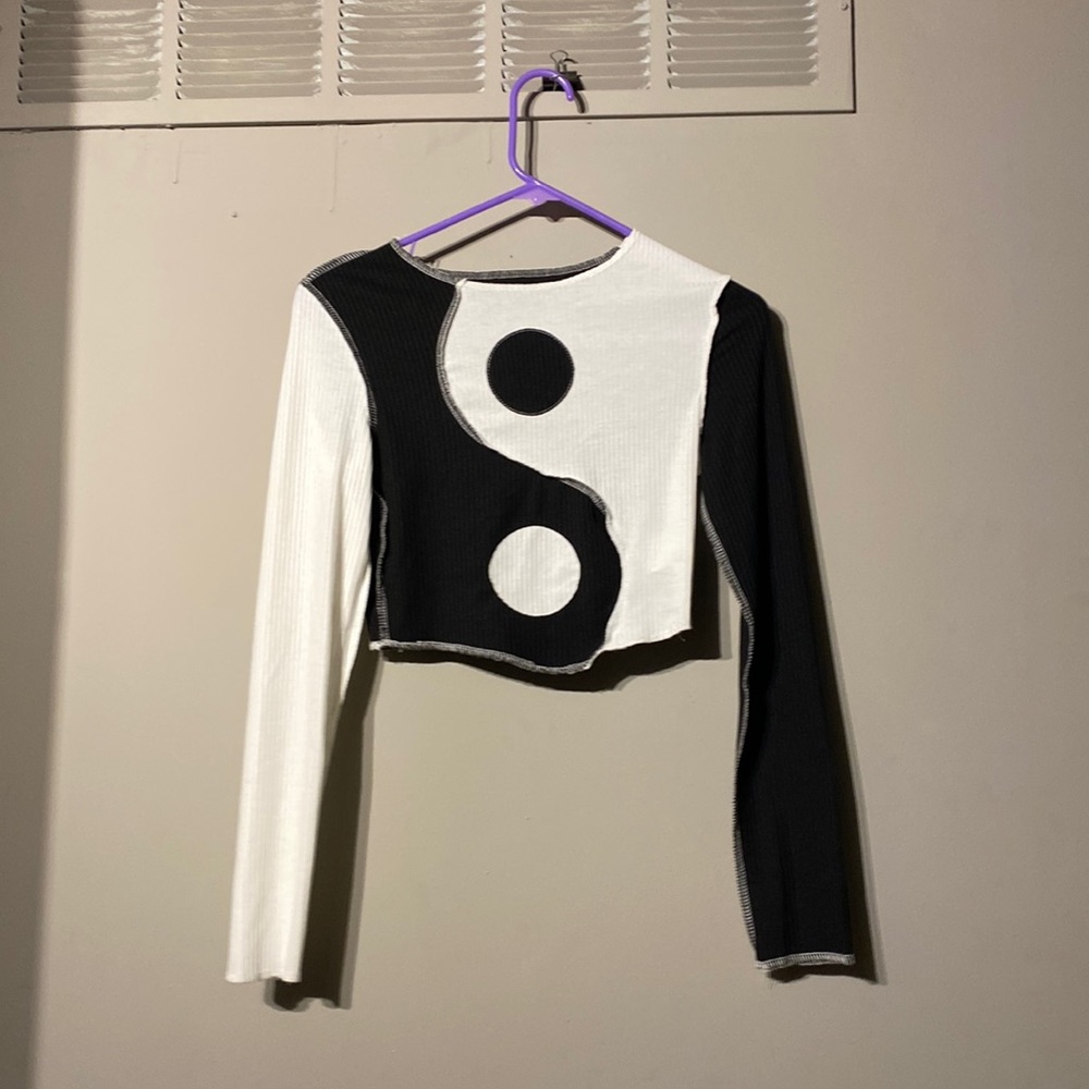 black and white crop top,size small,never worn!